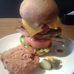 KITCHEN TSUNAGU - 自家製ベーコンチーズハンバーガー（スープ付き、１，３００円）