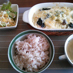 ダイナーズカフェ サテト - じゃがいもとベーコンのグラタン、十六穀米、スープ、サラダ