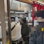 雨風本舗 - お店の外観 (奇跡的に一人しか並んでなかった～♪)