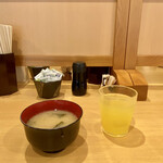Kaisendon Uoshin - お味噌汁にオレンジジュース