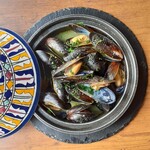 Steamed mussels with sherry and manzanilla