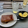 池のほとりのカフェ・Pondside Cafe
