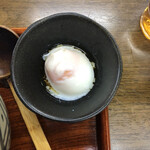 境屋食堂 - デフォルトで、温泉たまごが付いています。
