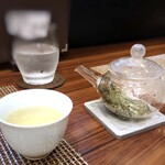 Imaishi Hanten Suzuka - ◆白毫銀針（ハクゴウギンシン）・・高級な白茶。優しい旨味と甘みを感じます。