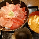 Maguro Goya Honten - 中トロ赤身丼