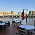 ナベノ-イズム - テラス席からの隅田川