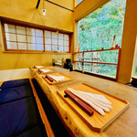 齋華 - ◎リピーターが多いため、一年先まで予約でいっぱいのカウンター席。