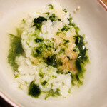 温石 - 浜名湖の青海苔を蛤出汁でおじやに仕上げました。この一膳のために、お焦げをとっていらしたようです