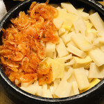 温石 - 最初のご飯は筍と素揚げした桜海老