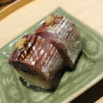 温石 - 鯵の棒寿司。肉厚でした。酢の柔らかいシャリが鯵の脂を優しく包み込みます