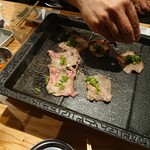 鶏豚焼肉 牛ホルモン酒場 森田商店 - 塩タン