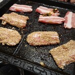 鶏豚焼肉 牛ホルモン酒場 森田商店 - 豚バラ