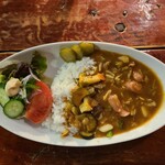 プー横丁 - 野菜とソーセージカレー(800円)です。