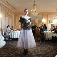 ガストロノミー ジョエル・ロブション - ウクライナのモデルが着た