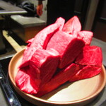 北海道焼肉 北うし - 最初に本日の道産牛肉・２週間熟成３種　　　知床和牛・美瑛和牛・小平和牛