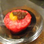 北海道焼肉 北うし - びえい和牛サーロイン使用・とろけるユッケの美深産キャビアのせ