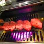 北海道焼肉 北うし - 【知床和牛の塩焼き３品】3週間熟成知床和牛タンのタン元の厚切り