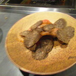 北海道焼肉 北うし - 【特選2】びえい和牛・サーロイン焼きすき・フランス産黒トリュフがけ・江別市太田ファームの鶏卵黄身で