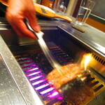 北海道焼肉 北うし - 【特選2】びえい和牛・サーロイン焼きすき・フランス産黒トリュフがけ・江別市太田ファームの鶏卵黄身で