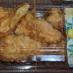 からあげ専門店鶏笑 - とり天120g。280円なり
            5個入りだったから一個56円
            付属のポン酢より天つゆで食べるほうが好き