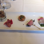 カンブーザ - ２０００円コースの前菜。少しずつだけど、鴨や、パテ、タルタルなど、手のこんだものがあってビックリ！特に、パテが、クセがなくて美味しかったです。