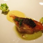 グラン シャン - 魚　淡路より天然鱸のポアレ、キャベツピューレ、サフランクリームソース