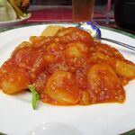 四川厨房 随苑 - エビチリ定食750円（ランチは、鶏唐揚げ４個、炒飯ほかは食べ放題）