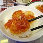 四川厨房 随苑 - エビチリ定食750円（ランチは、鶏唐揚げ４個、炒飯ほかは食べ放題）