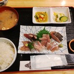 魚屋食堂 魚吉三平 - ホタルイカとか、珍しいものもあってスゴい！5種類ってかいてあったけど、６種類ありました！