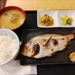 魚屋食堂 魚吉三平 - 身がふっくらしていて、美味しい！塩加減もいいあんばい！