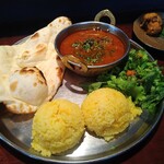 タンドールバル カマルプール - カマルランチ 800円(税込)
      海老・茄子（辛口）、タンドリーチキン350円(税込)
      