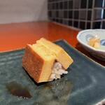 丸吉寿司 - 玉子焼き