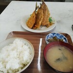 春美食堂 - イワシ・アジ定食です