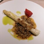 ラヴァンドール - ホワイトアスパラのボイル 豚足とオリーブオイルのソース フルーツトマト添え