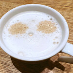 鎌倉パスタ - カフェラテ（ちょっとパンダっぽくないですか？）