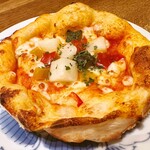 鎌倉パスタ - 彩り野菜とモッツァレラのトマトピザ