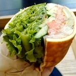 MOCMO sandwiches - 生地はこんな感じです。伊達巻きっぽいような食感でした。