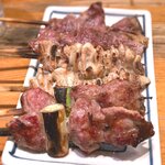 もつ焼き 大統領 - カシラ､シロ､タン￥180/2串　2022.4.21