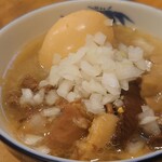 せんば - もつ煮込み+煮たまご 590+90円 (人数分に小分け後)