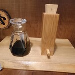 上村うなぎ屋 - 卓上の調味料
