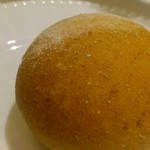 アクア パッツァ - 自家製全粒粉入りパン♪
      