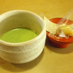 淘心庵 米屋 - ウエルカムのお茶とお菓子です。