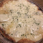 ワインとお料理 ことり - リンゴとブルーチーズの薄焼きピザ