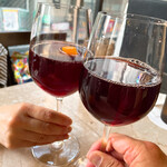 Yonchome Cafe - 【2022年04月】サングリア（デキャンタ）で乾杯\(//∇//)\