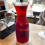 Yonchome Cafe - 【2022年04月】サングリア（デキャンタ）＠1,500円(込)、提供時。