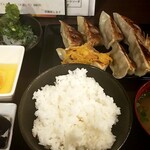 神田餃子居酒屋WARASHIBE GYOZA - 夜の餃子定食：990円