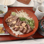 阪奈カントリークラブレストラン - ミスジステーキ丼（味噌汁付き）1980円