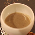 トゥ・ラ・ジョア - 里芋と蕗の薹のスープ　のアップ　(2013/02)