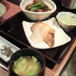 Jinguumae Mokuchi - 角煮と焼き魚をチョイス