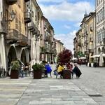 Caffè Bruno - Via Roma を歩く。両側に大きな柱廊